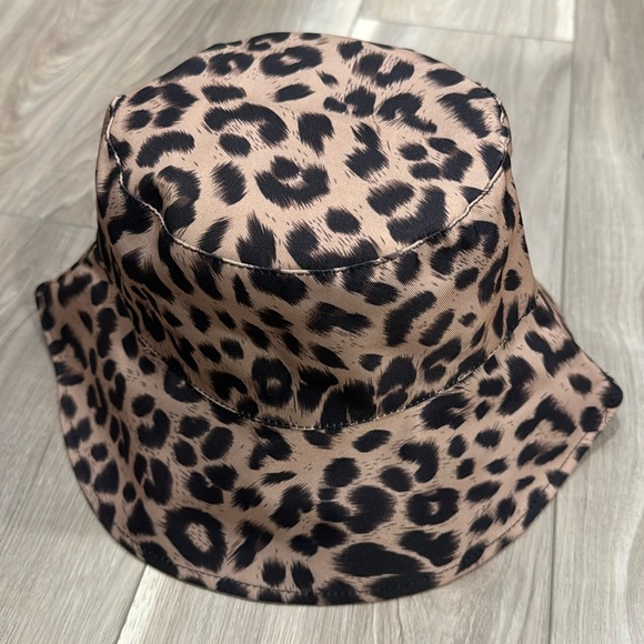 Leopard Print Bucket Hat - Picture 4 of 5